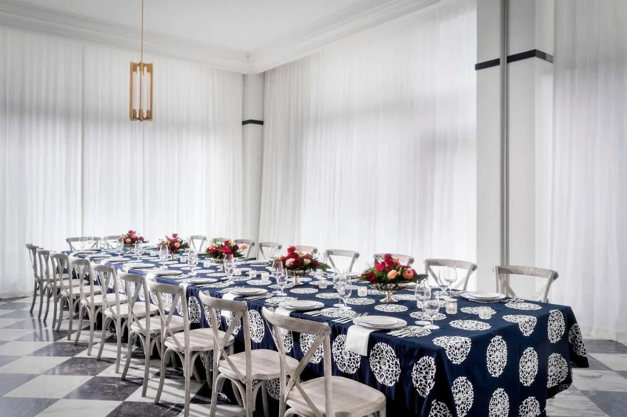 Perry Lane Hotel, A Luxury Collection Hotel, Hotel
