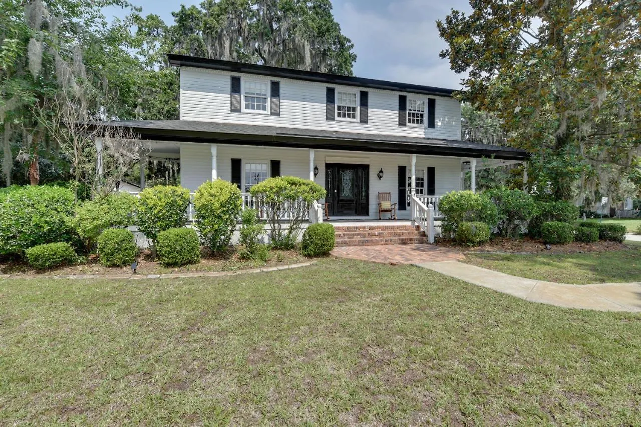 Chic Georgia Getaway With Pool And Deck, Near Beaches! Holiday home *