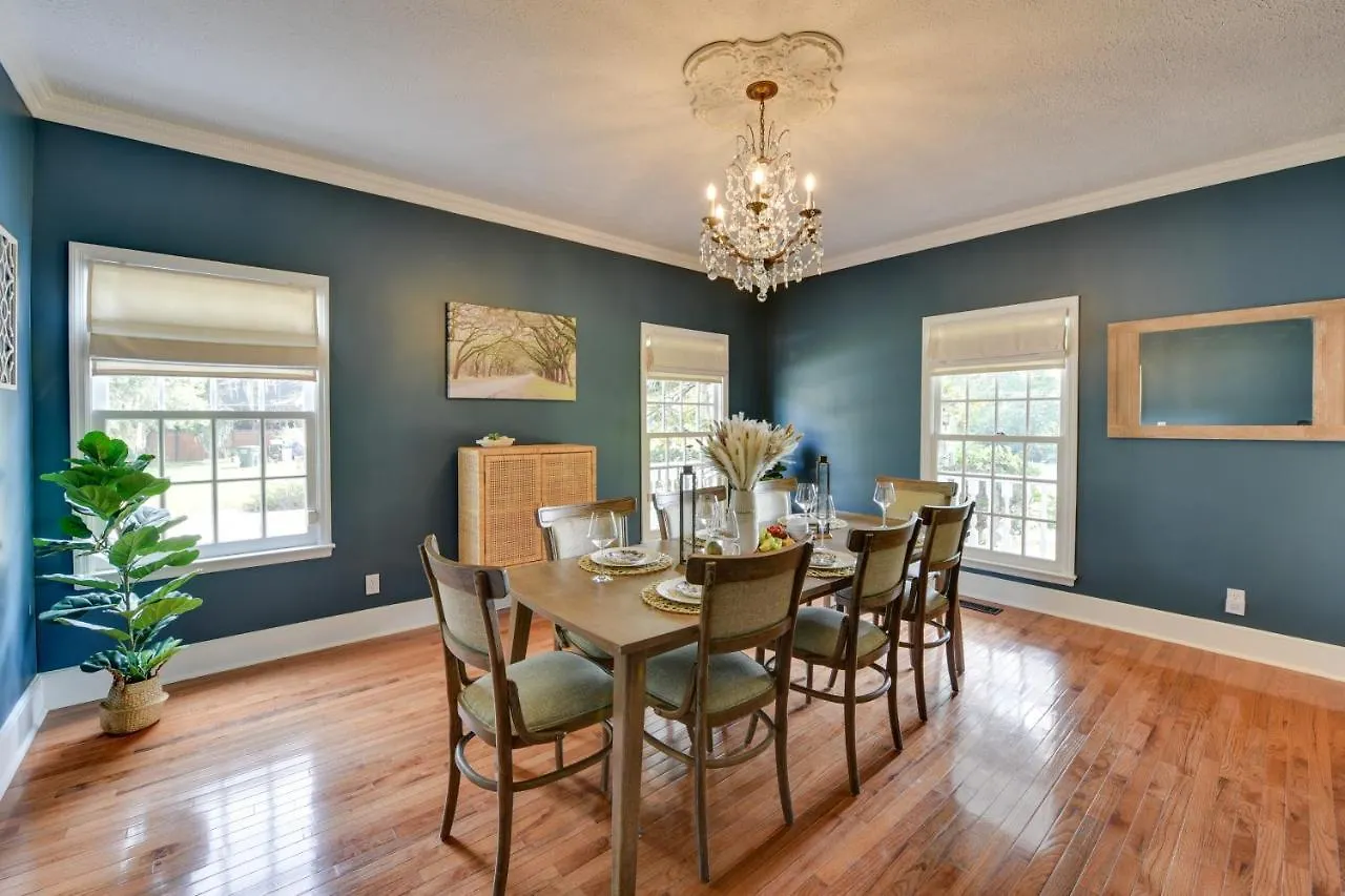 Holiday home Chic Georgia Getaway With Pool And Deck, Near Beaches! Savannah