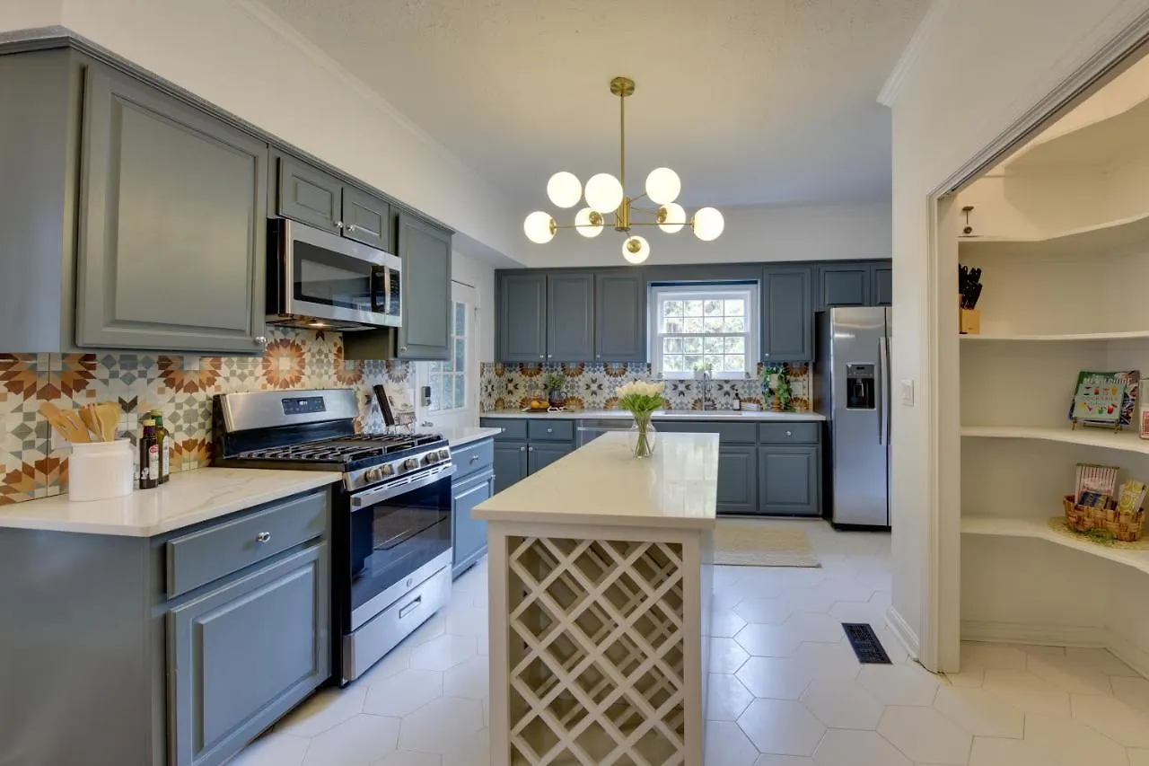 Chic Georgia Getaway With Pool And Deck, Near Beaches! Holiday home *