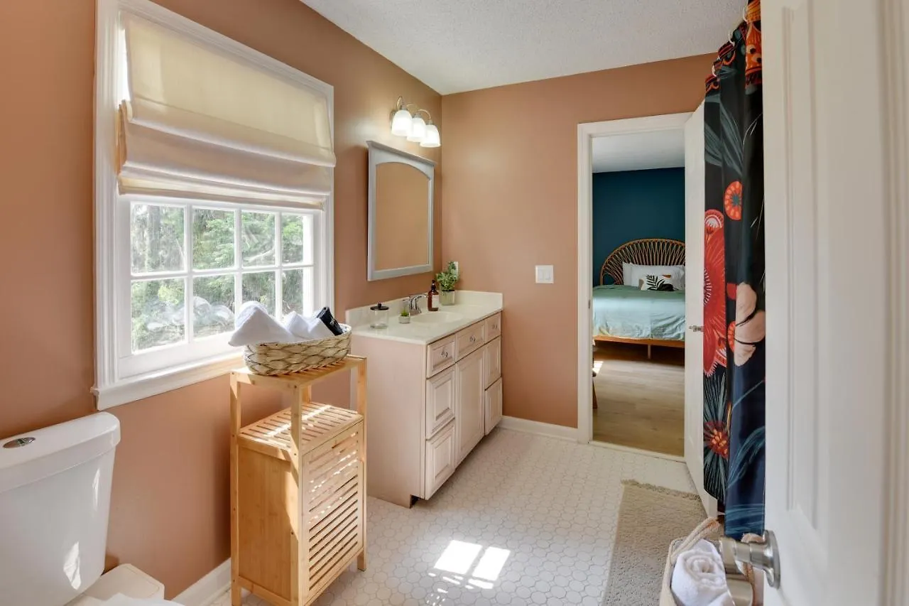 Chic Georgia Getaway With Pool And Deck, Near Beaches! Holiday home *