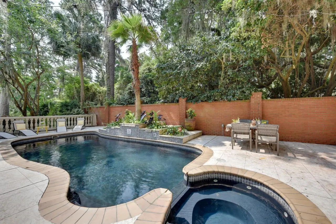 Holiday home Chic Georgia Getaway With Pool And Deck, Near Beaches! *