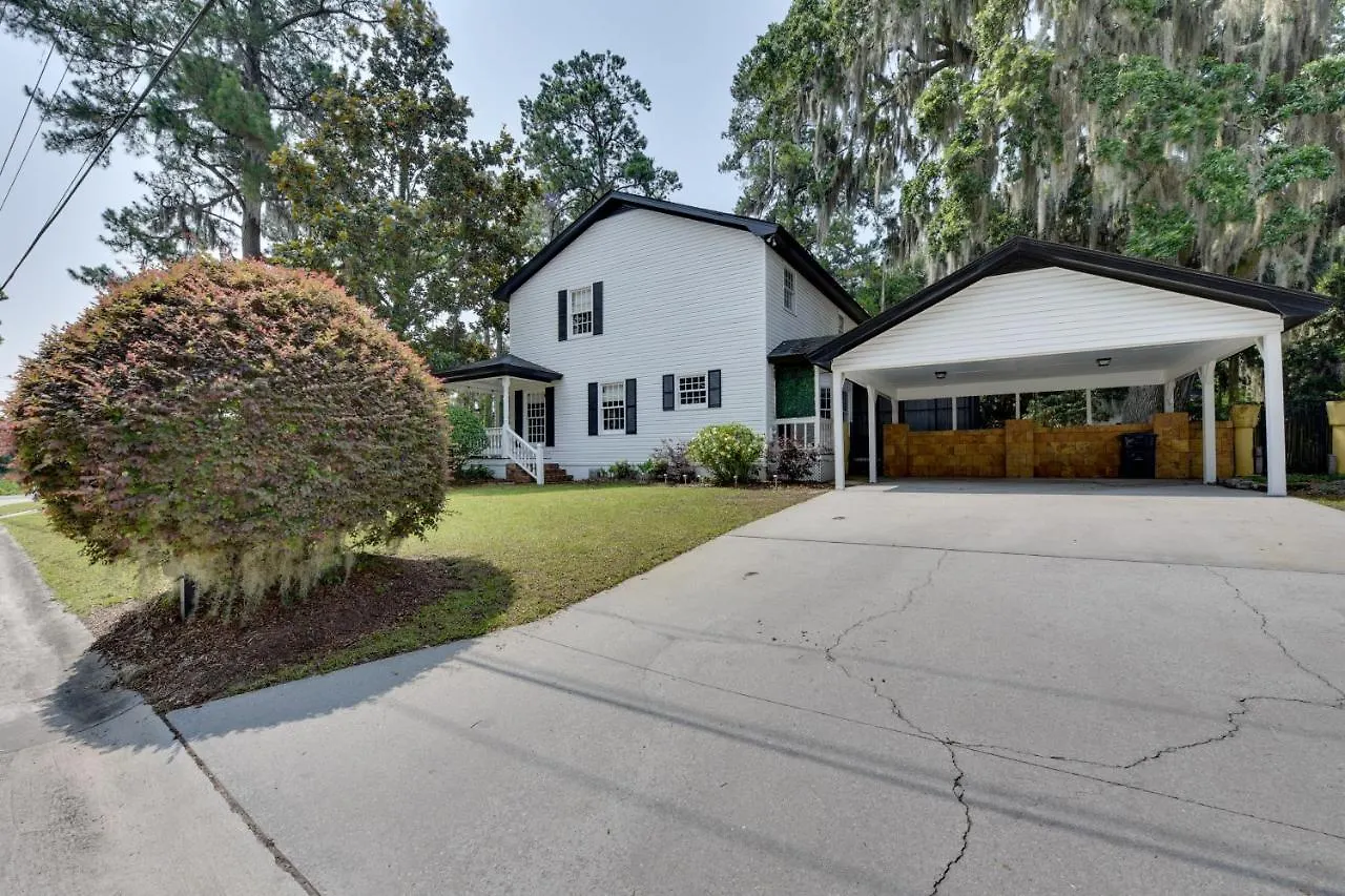 Chic Georgia Getaway With Pool And Deck, Near Beaches! Savannah