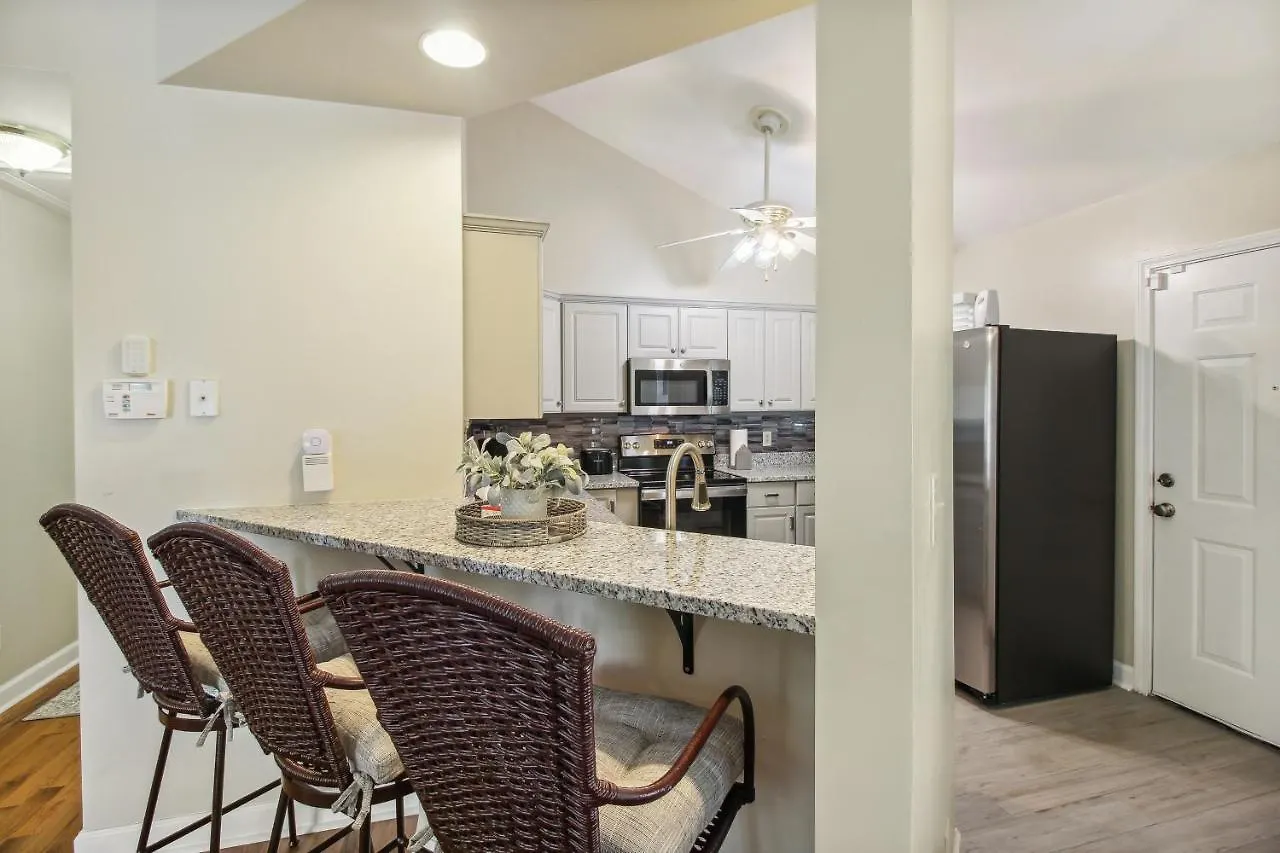 With Patio And Grill About 2 Mi To Downtown *