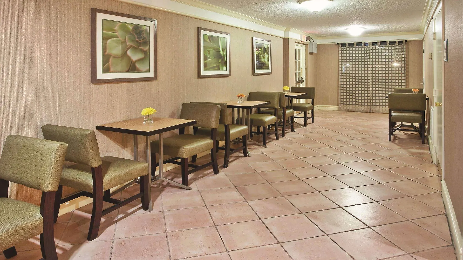 La Quinta By Wyndham Midtown Savannah