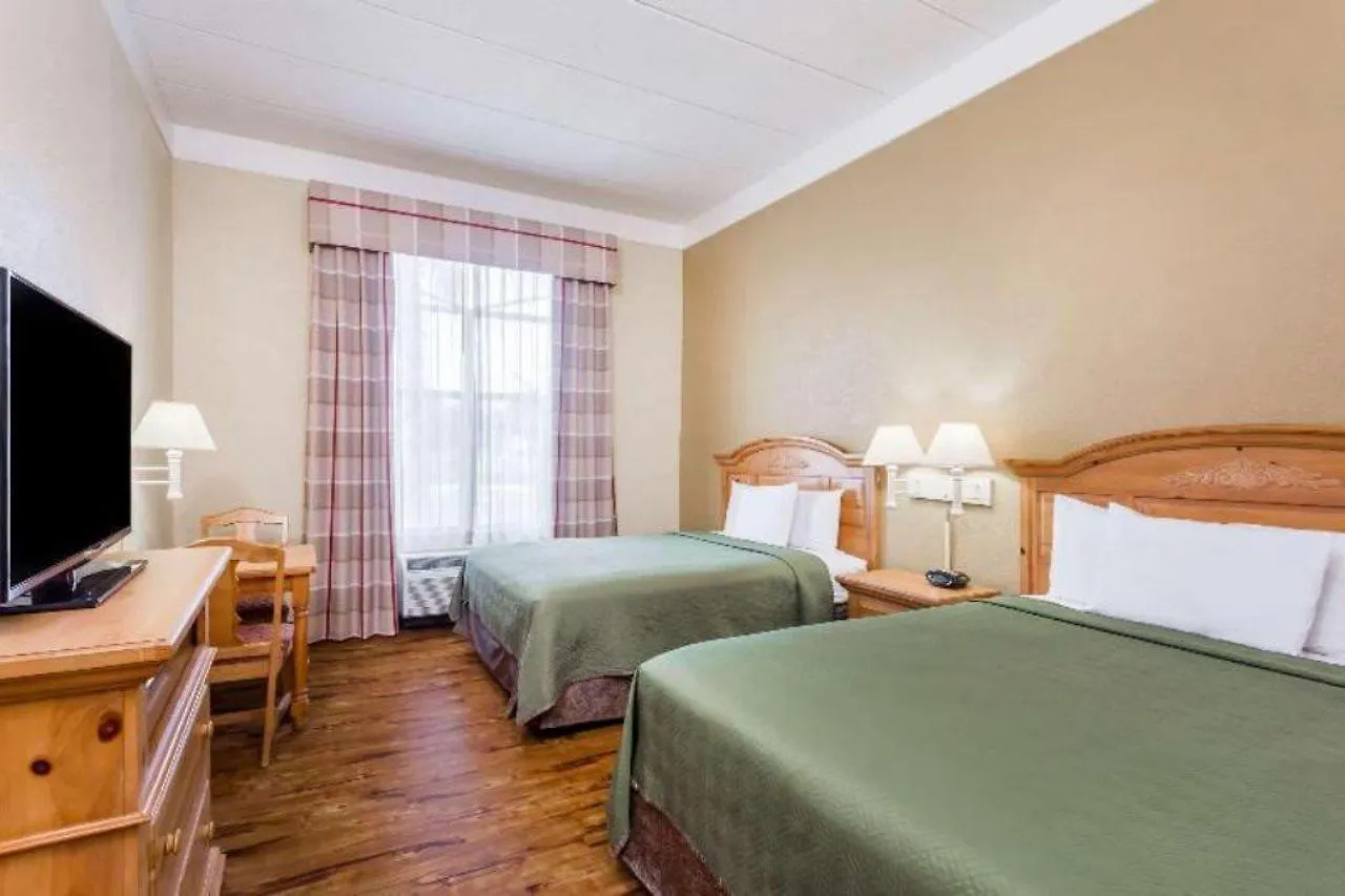 Hotel Wingate By Wyndham Gateway 2*