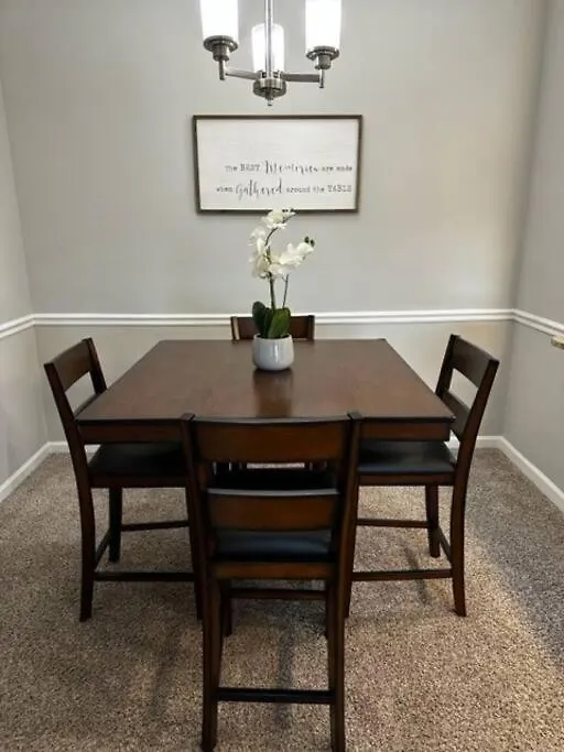 Extravagant 2 Br/2 Ba Apartment *