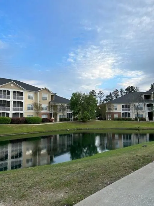 Extravagant 2 Br/2 Ba Apartment