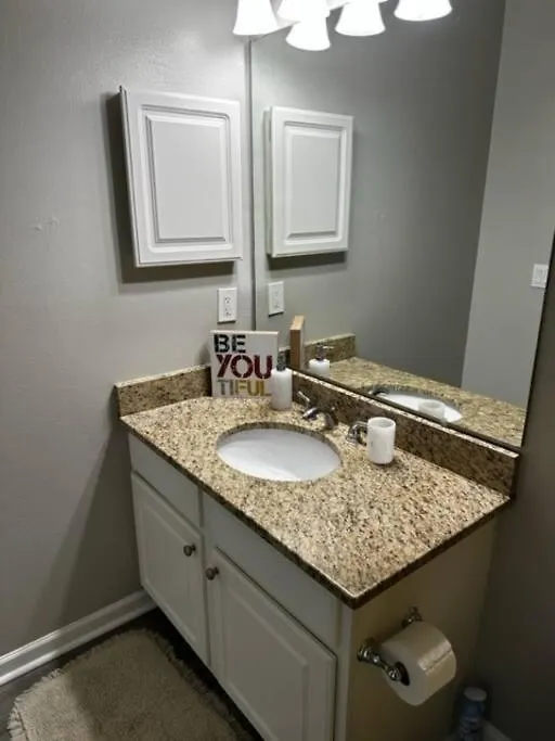 Extravagant 2 Br/2 Ba * Savannah