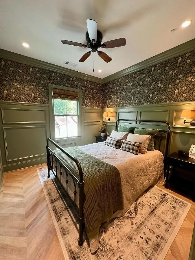 New Construction In Downtown Arts District Holiday home Savannah