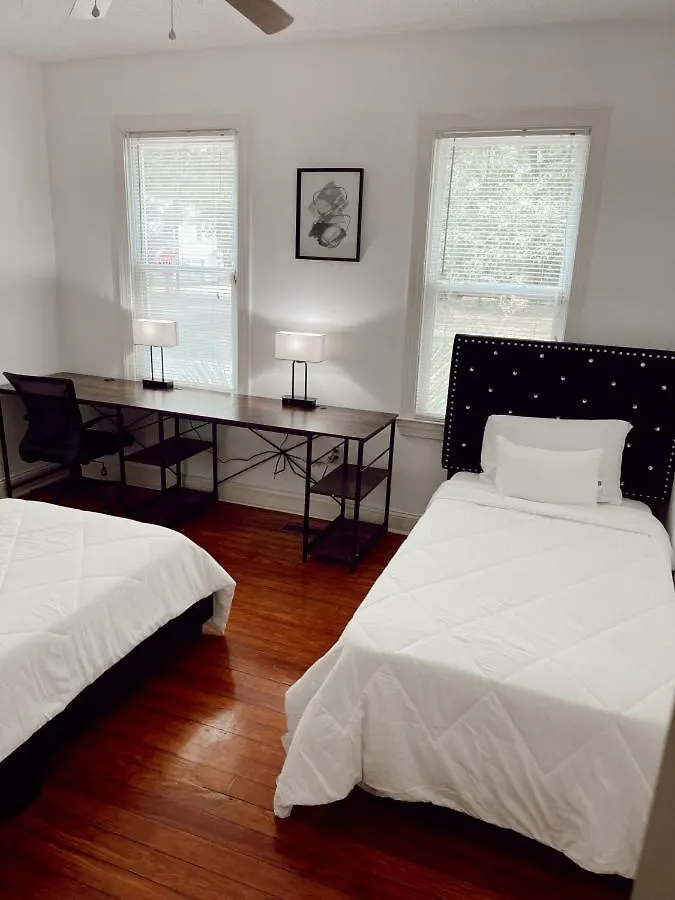 Southern Charm At Its Near South Historic District *