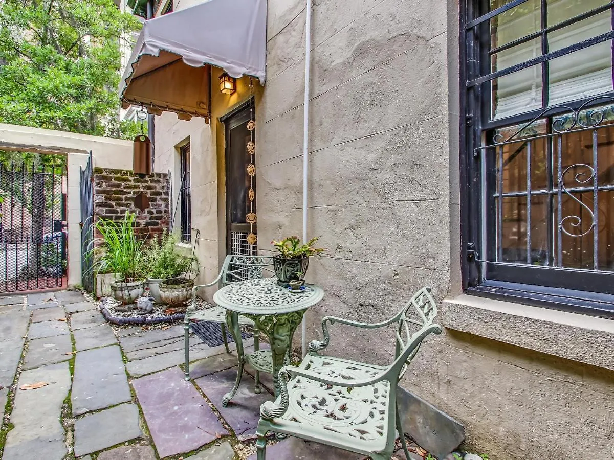 Courtyard Off Madison Square Apartment Savannah
