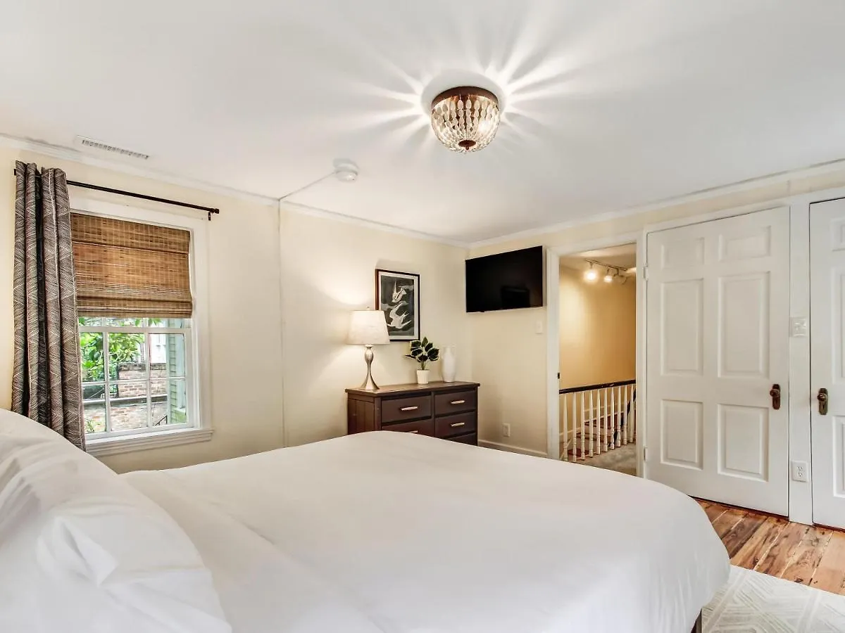 Courtyard Off Madison Square Apartment Savannah