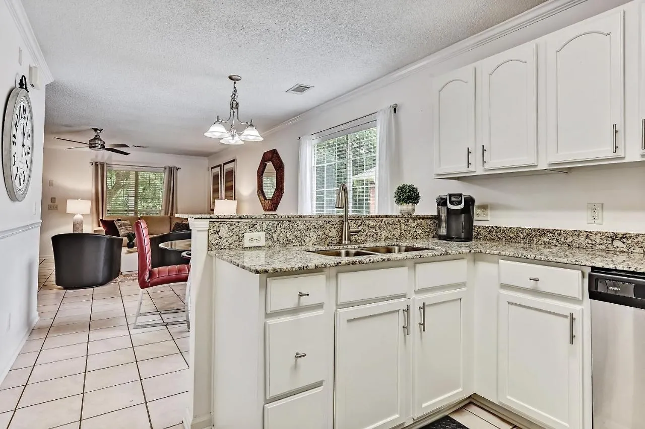 Charming Vacation With Game Room! Holiday home Savannah