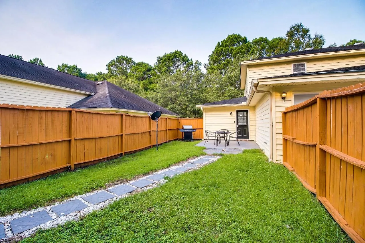 Soothing Townhome With Patio!