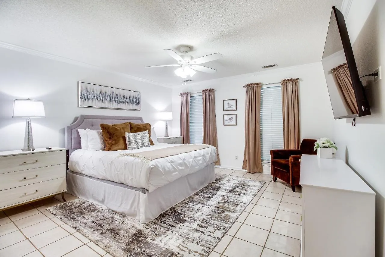 Holiday home Charming Vacation With Game Room! *