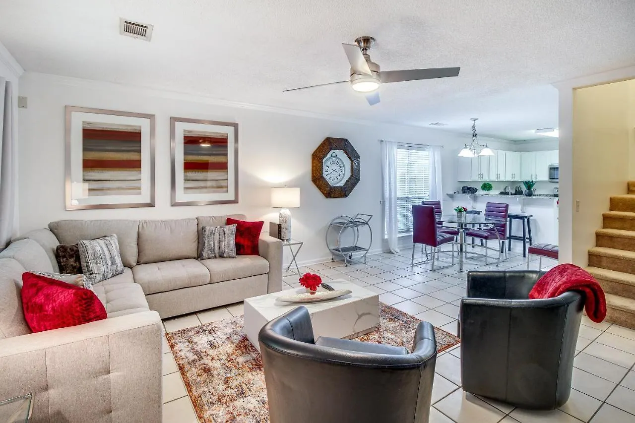 Charming Vacation With Game Room! Holiday home