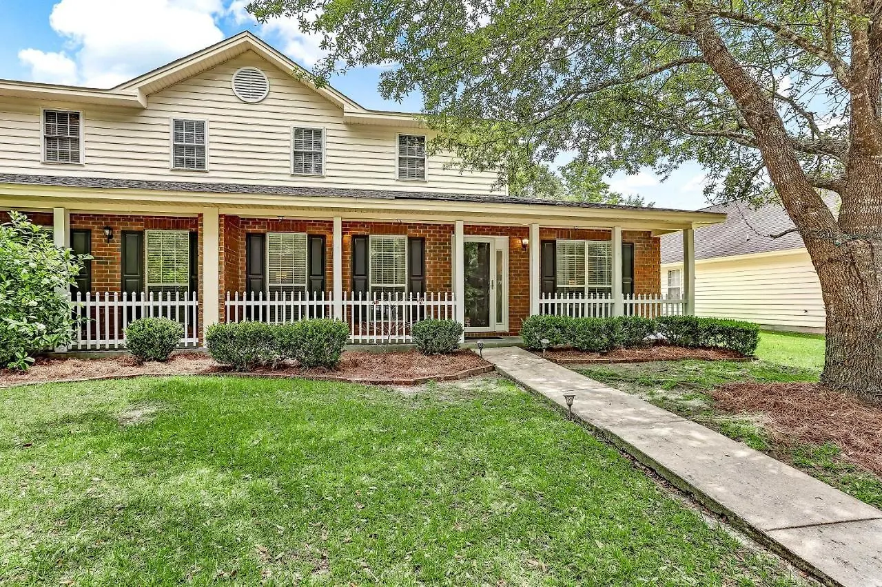 Soothing Townhome With Patio! Savannah