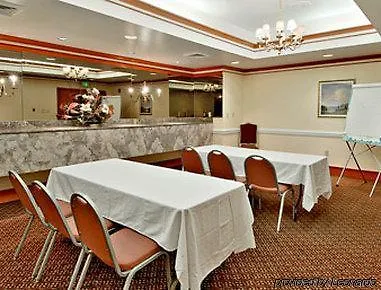 Hotel Days By Wyndham Airport Savannah