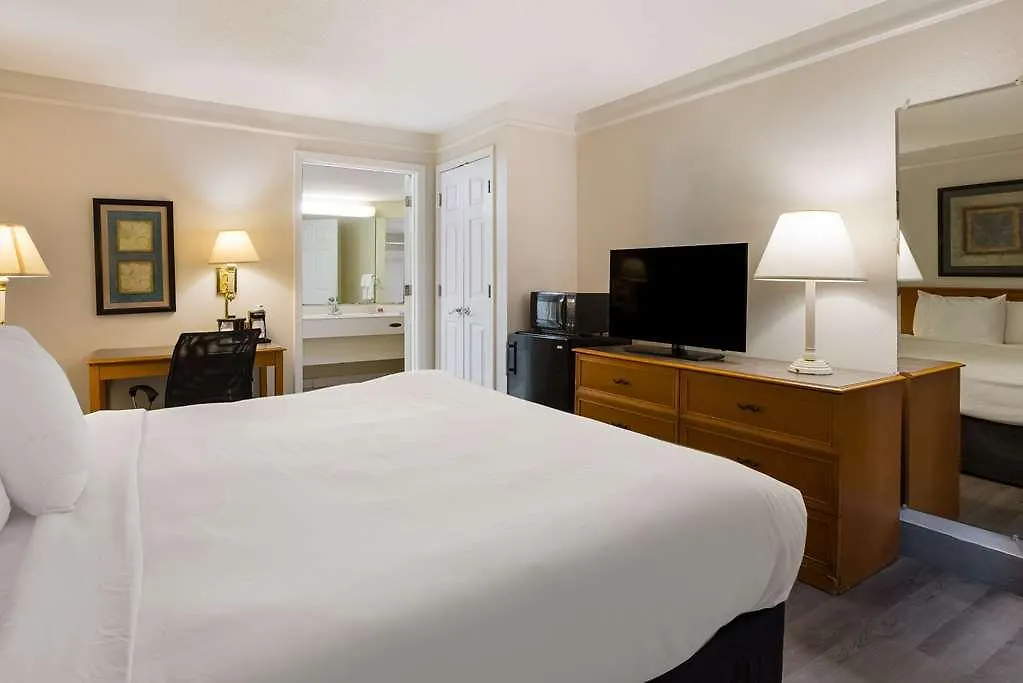 Hotel Econo Savannah