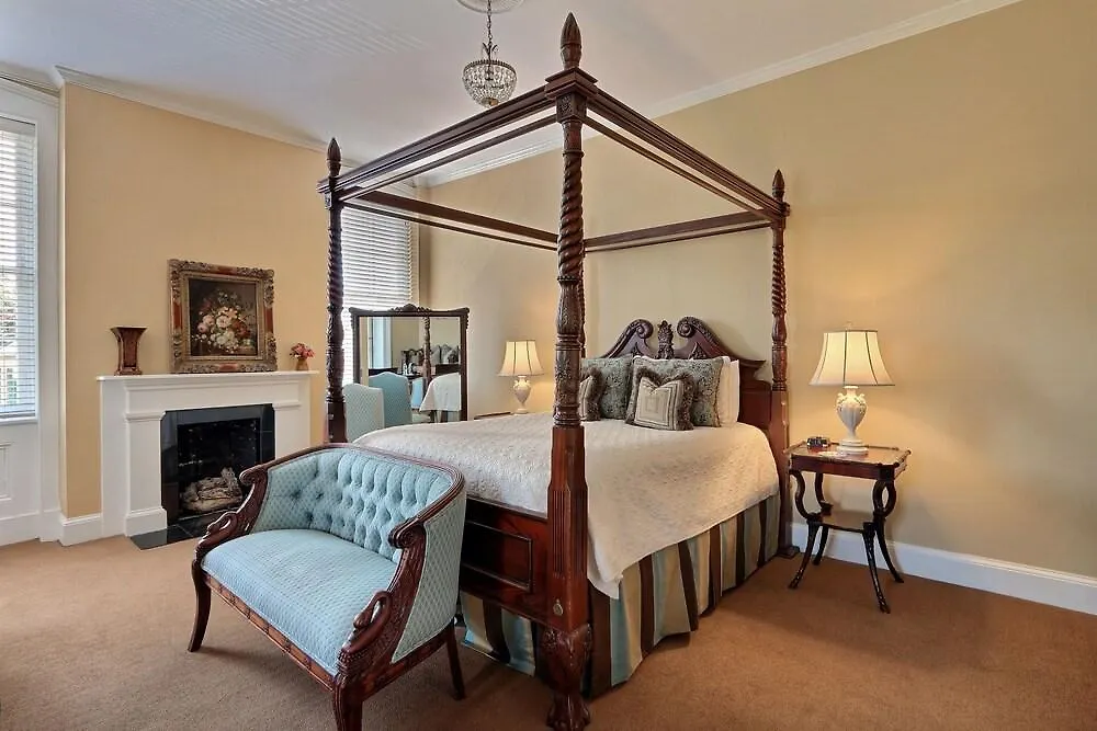 The Presidents' Quarters Savannah
