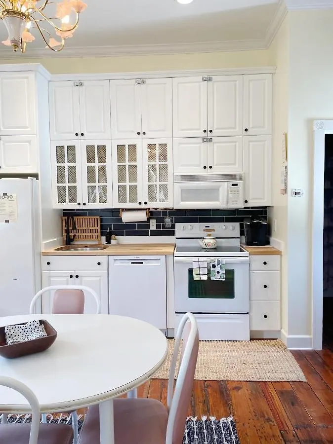 Charming 1885 Parlor Loft Downtown בית נופש