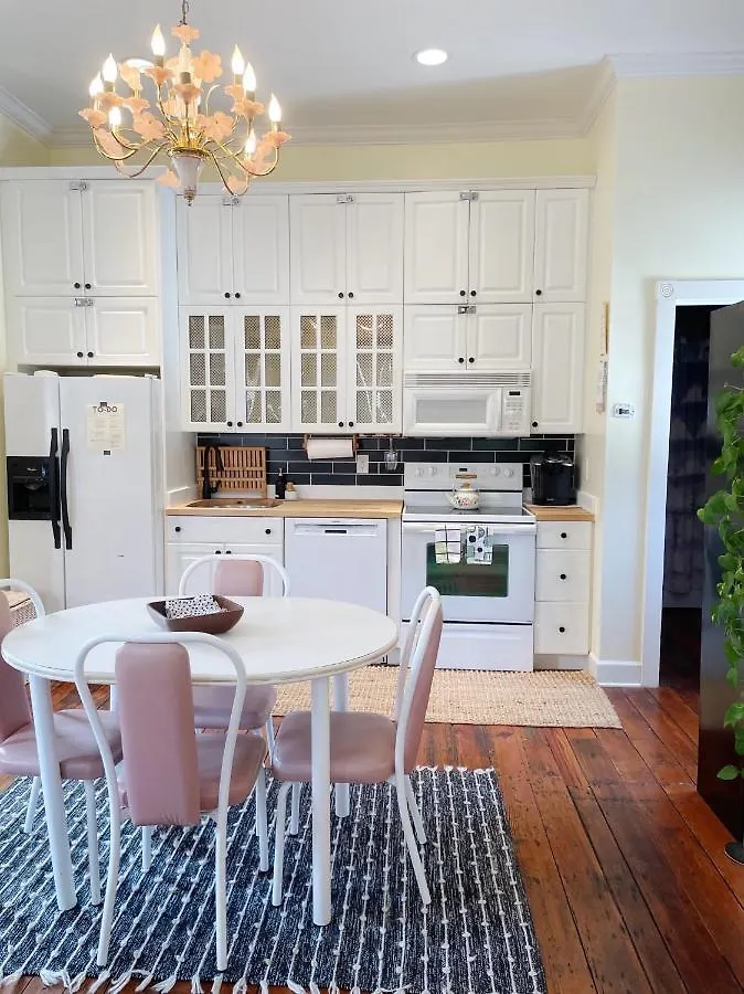 Charming 1885 Parlor Loft Downtown *