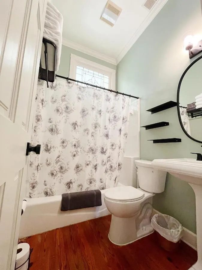 Charming 1885 Parlor Loft Downtown בית נופש