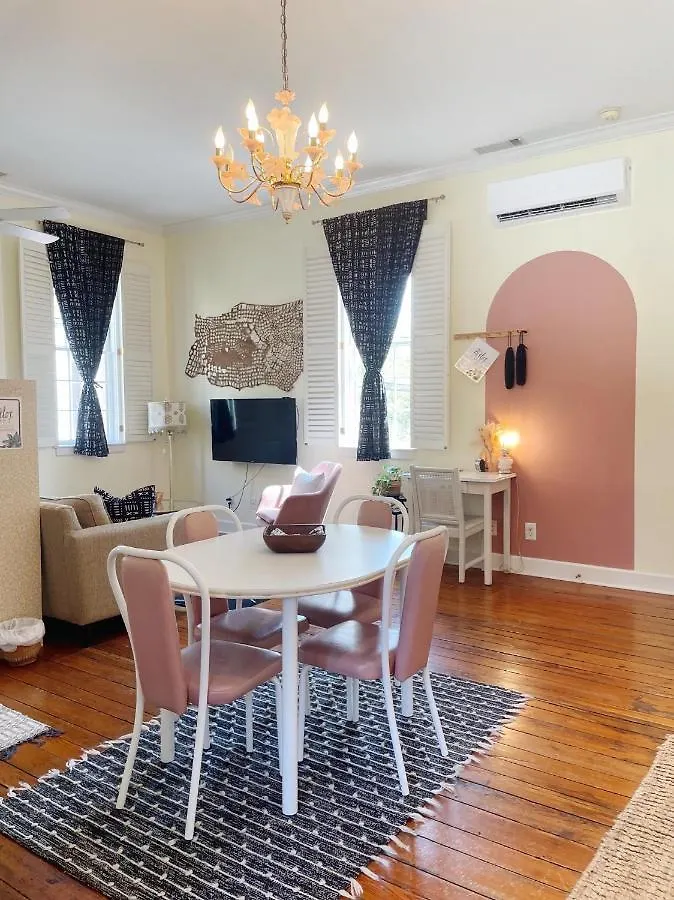 Charming 1885 Parlor Loft Downtown בית נופש סוואנה