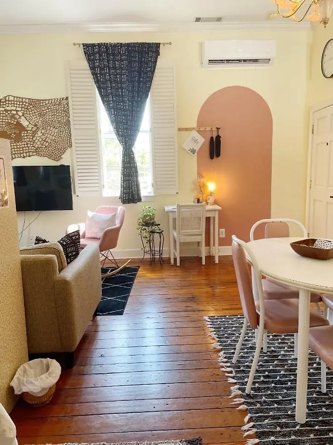 בית נופש Charming 1885 Parlor Loft Downtown *