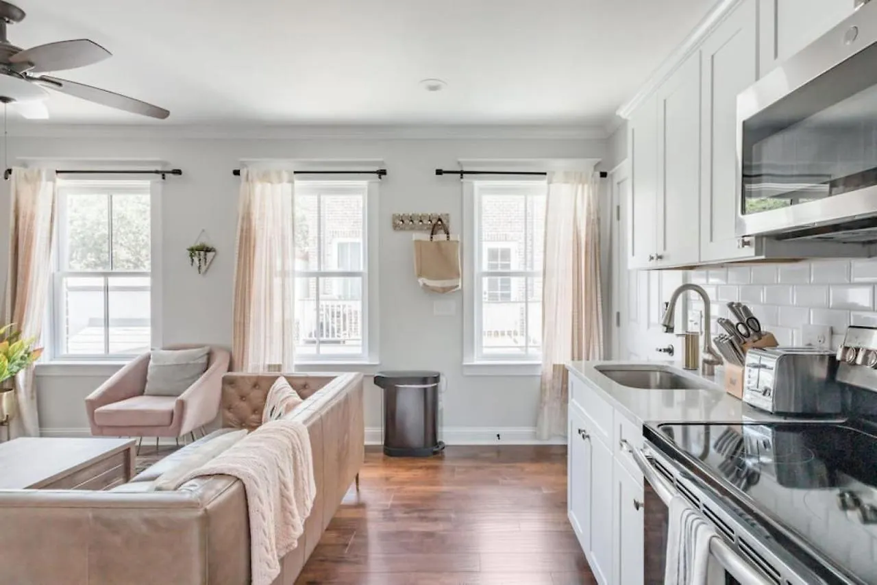 Radiant Estate In * Savannah