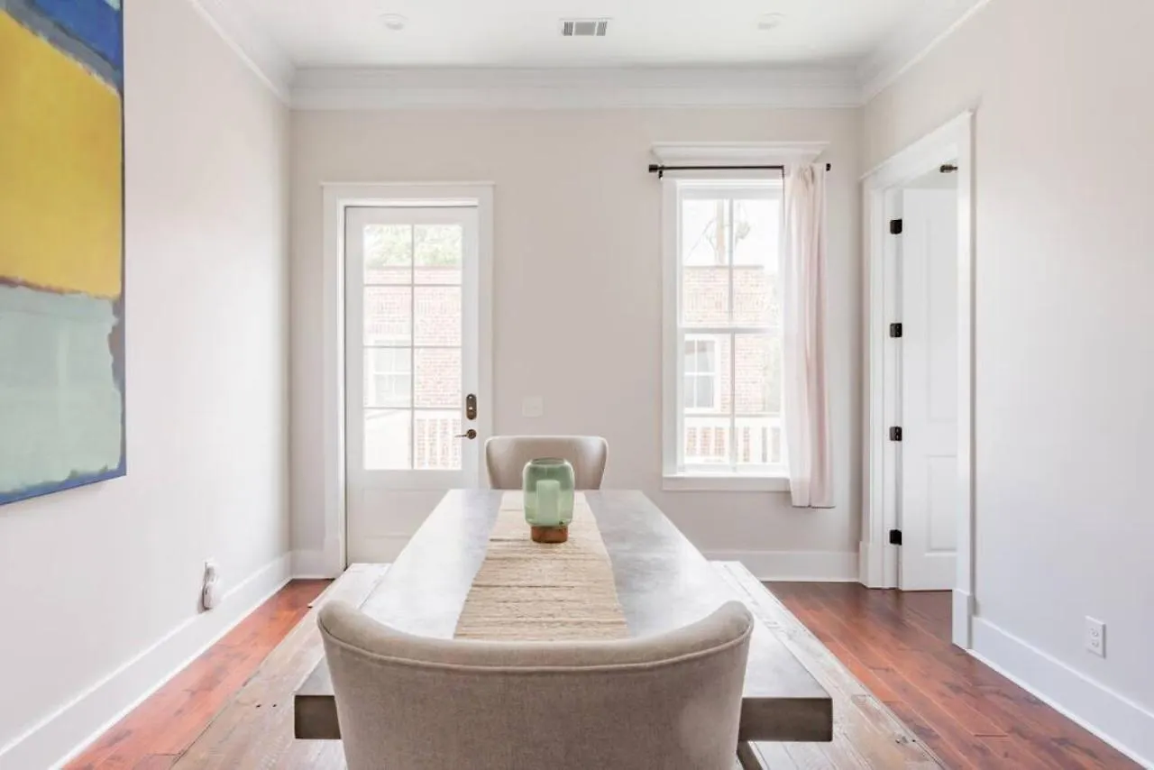 Radiant Estate In Savannah