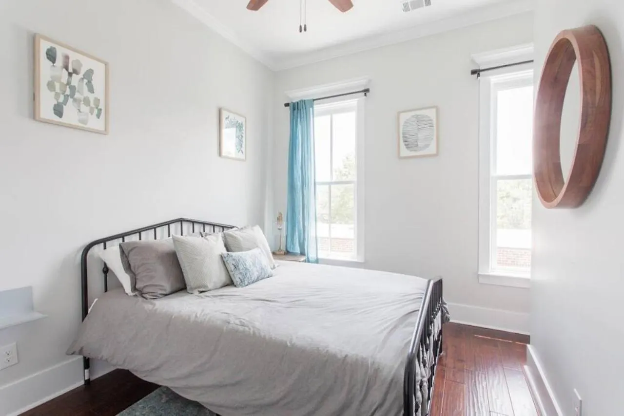 Radiant Estate In Holiday home Savannah