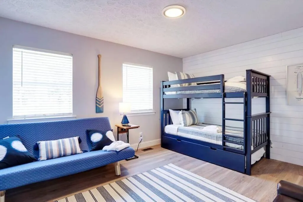 Contemporary Stylish Btw Dwtn Savannah&tybee! Holiday home Savannah