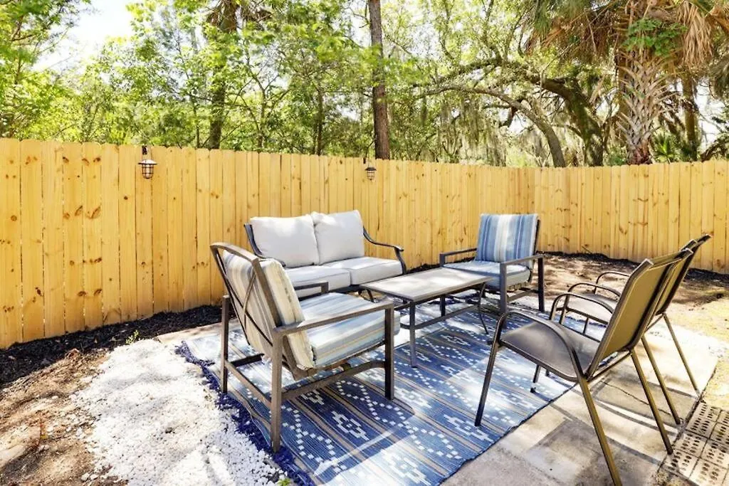 Holiday home Contemporary Stylish Btw Dwtn Savannah&tybee!