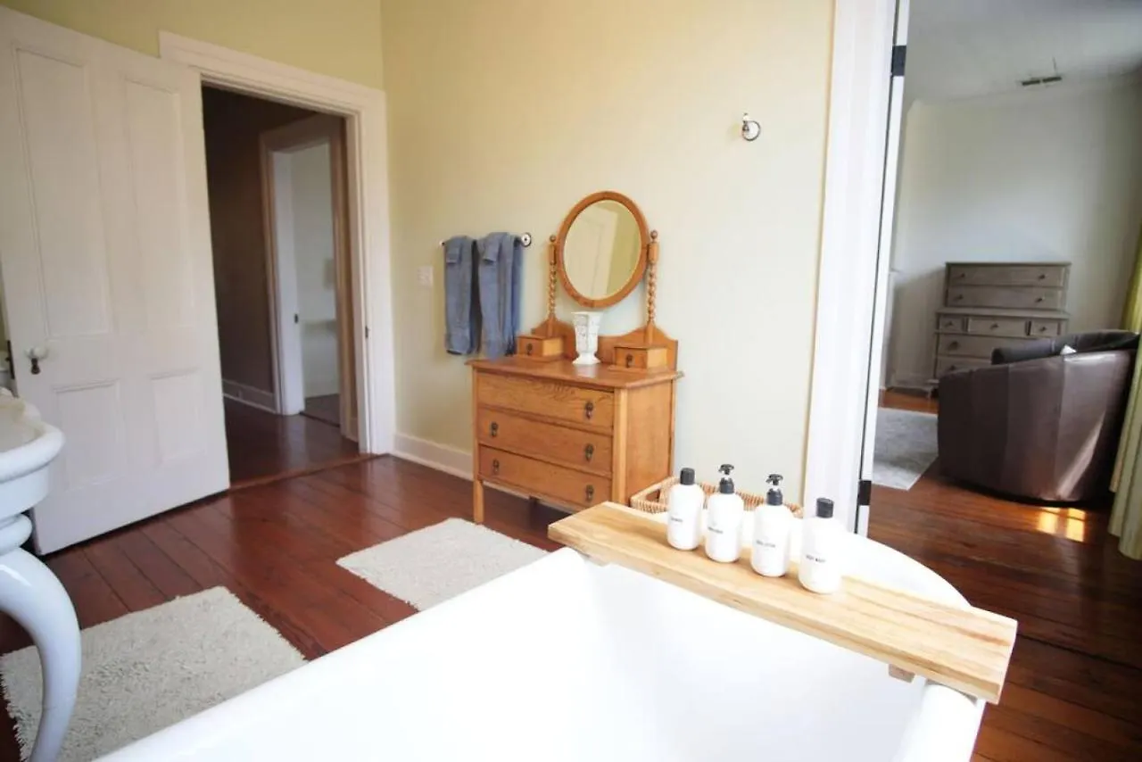 8br Historic Hamilton House *