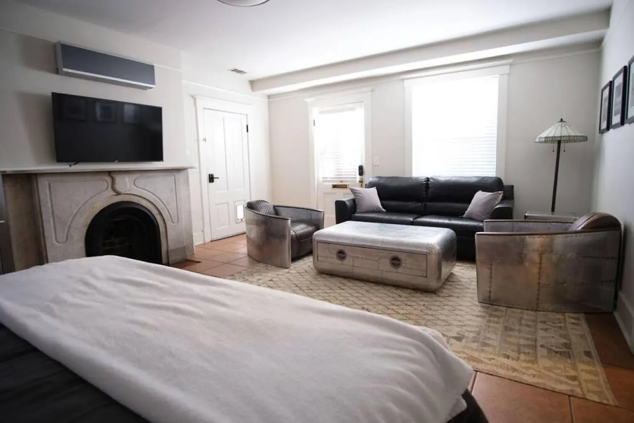 8br Historic Hamilton House *