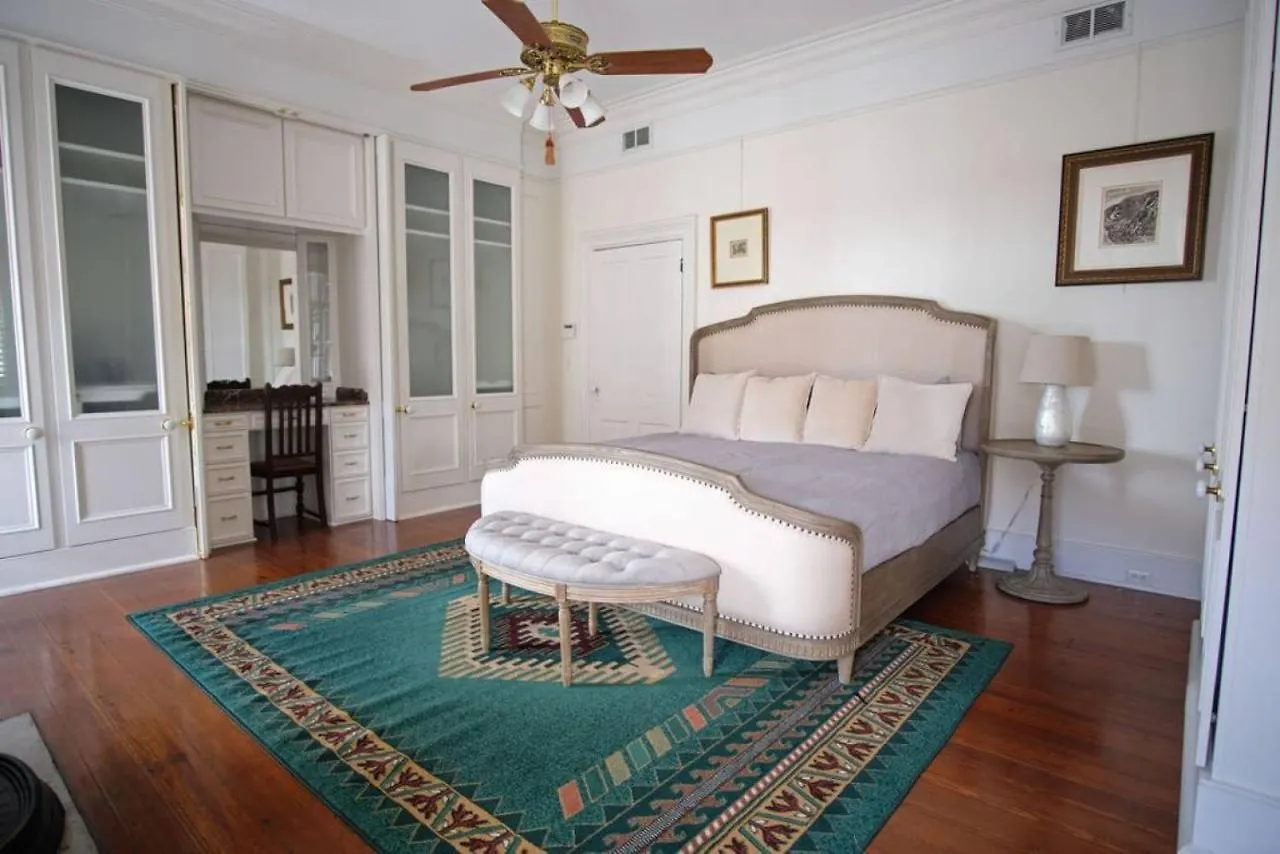 Holiday home 8br Historic Hamilton House