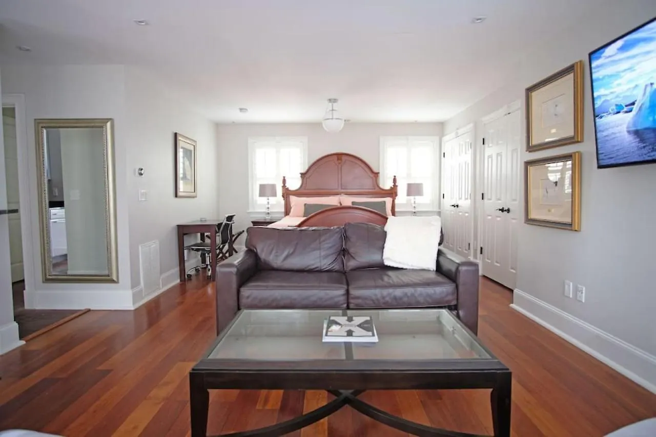 Carriage House B At Hamilton Savannah