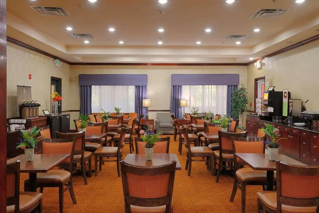 Country & By Radisson, Airport, Ga Hotel Savannah