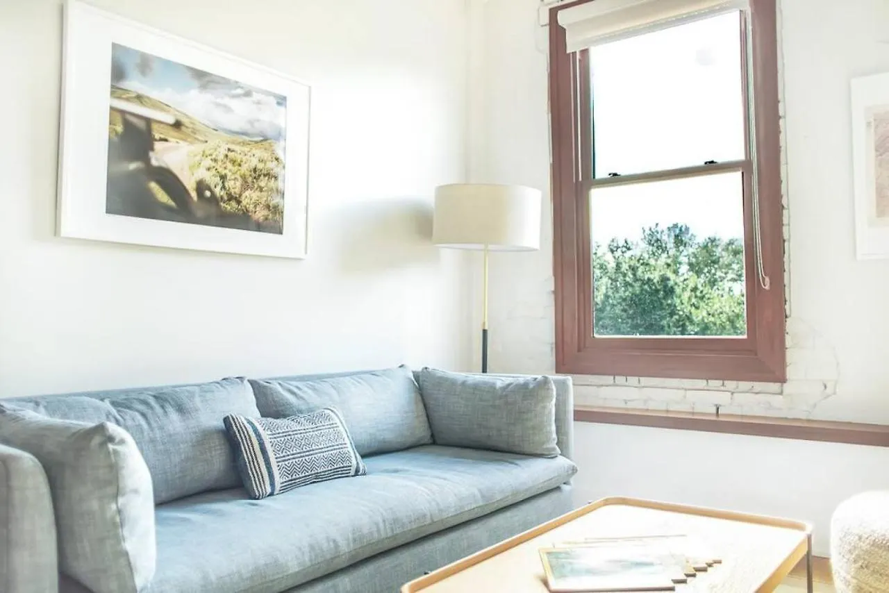 Bright King Bedroom In Downtown *