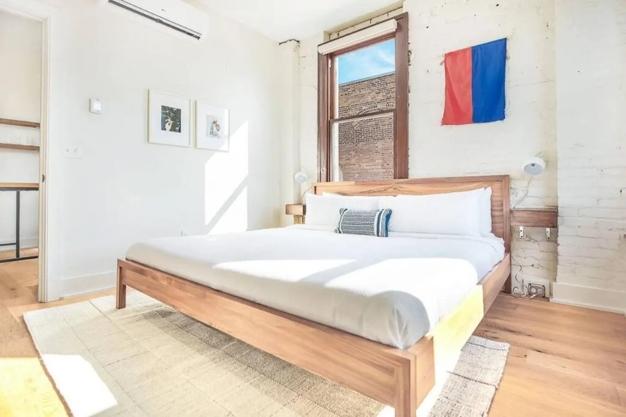 Bright King Bedroom In Downtown Apartment Savannah