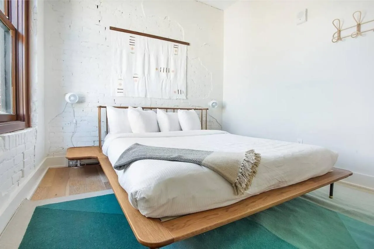 Roomy Hip 2br In Holiday home