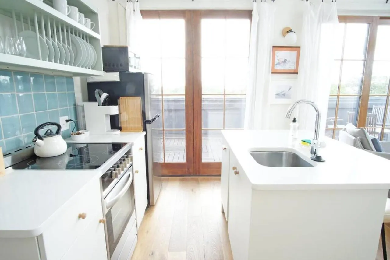 Top-floor 2 Bedroom In Downtown Apartment