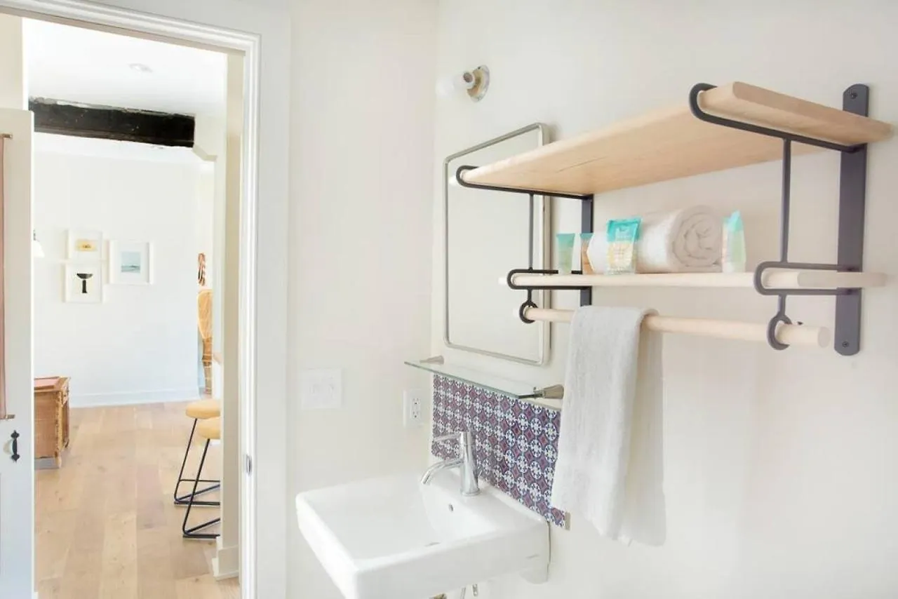 Roomy Hip 2br In Holiday home