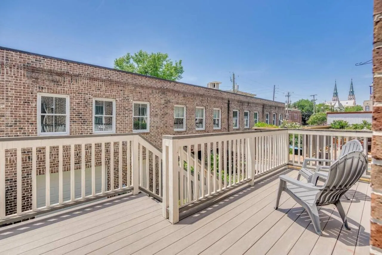 5 Bed Rose Estate With Parking *