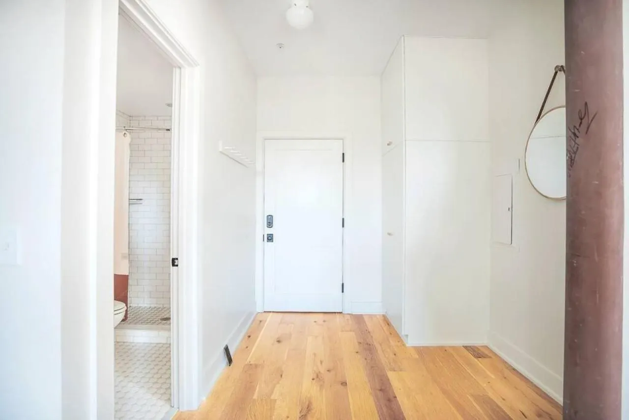 Apartment Bright King Bedroom In Downtown Savannah