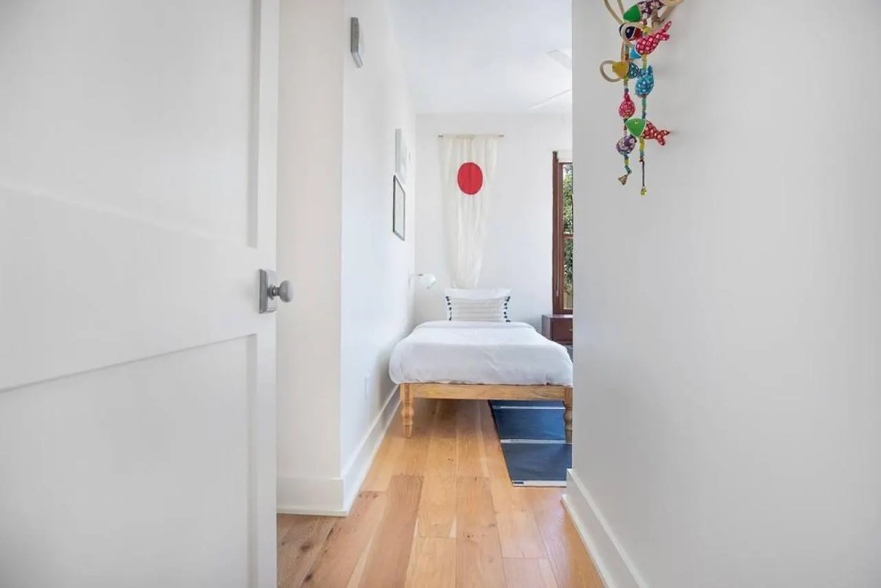 Spacious 2 Bedroom In Downtown * Savannah