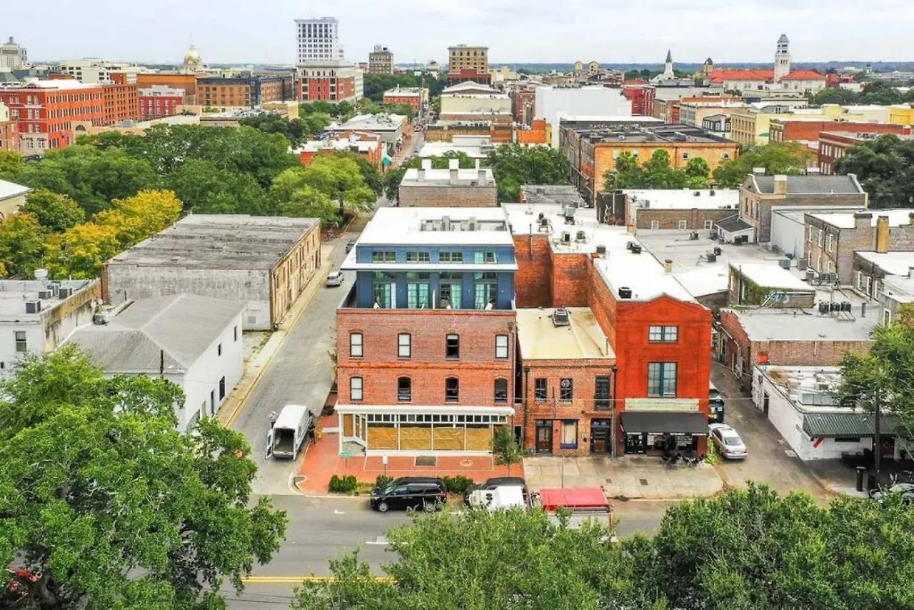 Spacious 2 Bedroom In Downtown Savannah