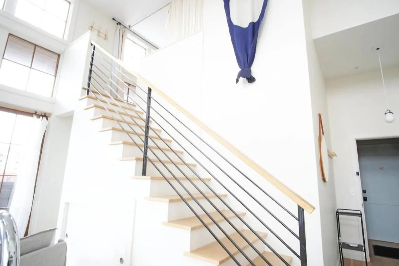 Apartment Top-floor 2 Bedroom In Downtown